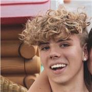 Ho 20 anni e studio scienze linguistiche all'Università Cattolica, do ripetizioni a bambini e ragazzi delle elementari e medie